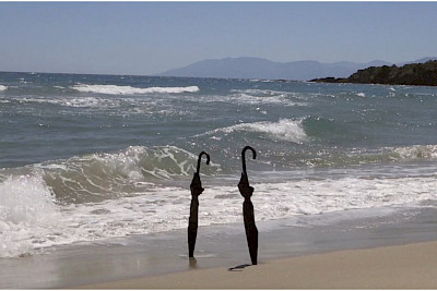 Roman Signer, Due Ombrelli, 2016 Nuoro, Sardinien, Italien. Foto: Barbara Signer, © Roman Signer