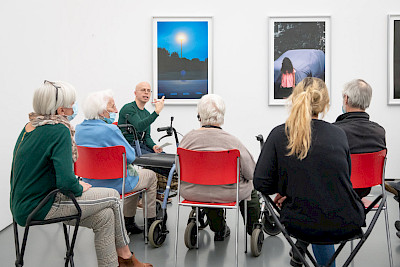 Engaging art stories