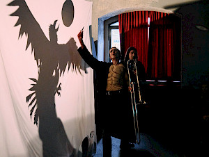 Performance von Gentle Stranger auf Einladung von Agnes Scherer, Cabaret Voltaire und Kunst Halle Sankt Gallen, 2024. Photo: Romain Mader