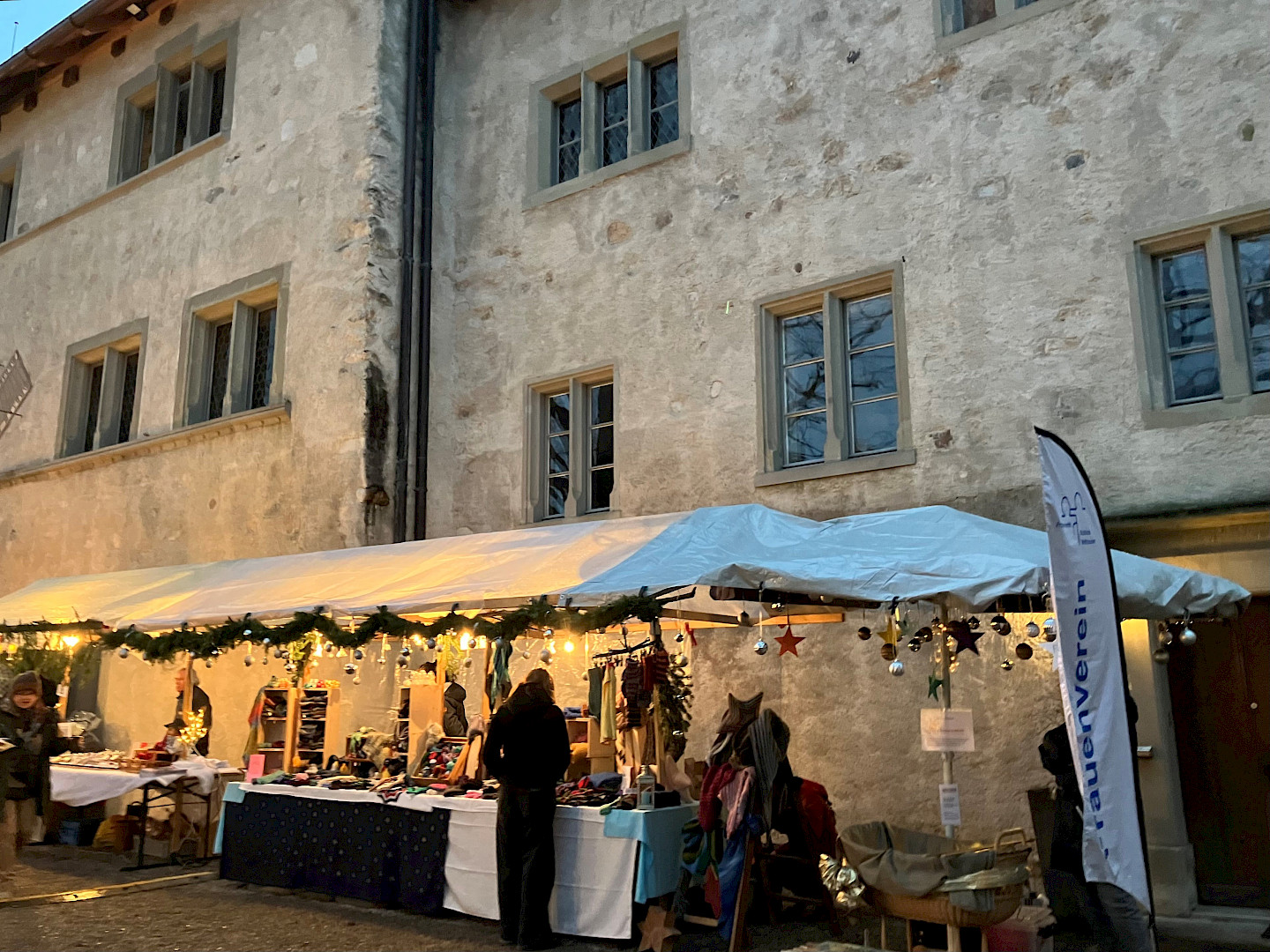 CHRISTMAS MARKET IN THE COURTYARD