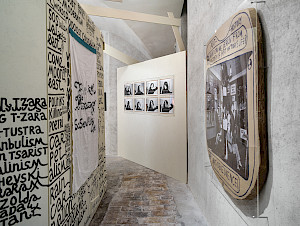 Ausstellungsansicht+%c2%abDadaZwischenSprachen%c2%bb%2c+Cabaret+Voltaire%2c+2026.+Photo%3a+Cedric+Mussano.