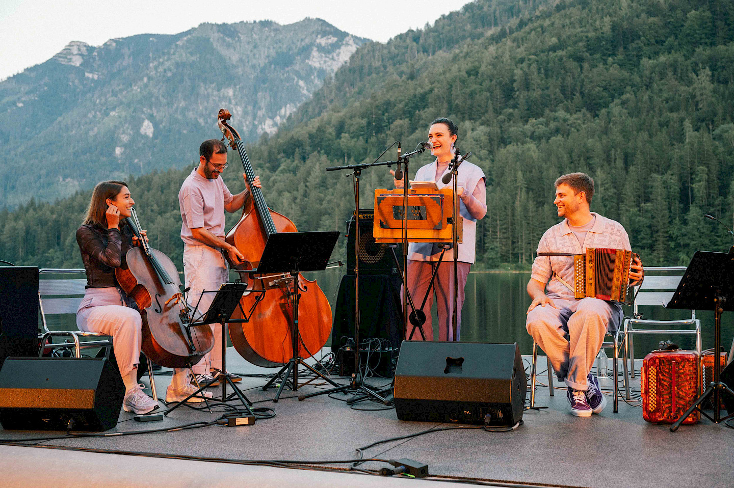 Das Trio Trëi und Simone Felbers iheimisch