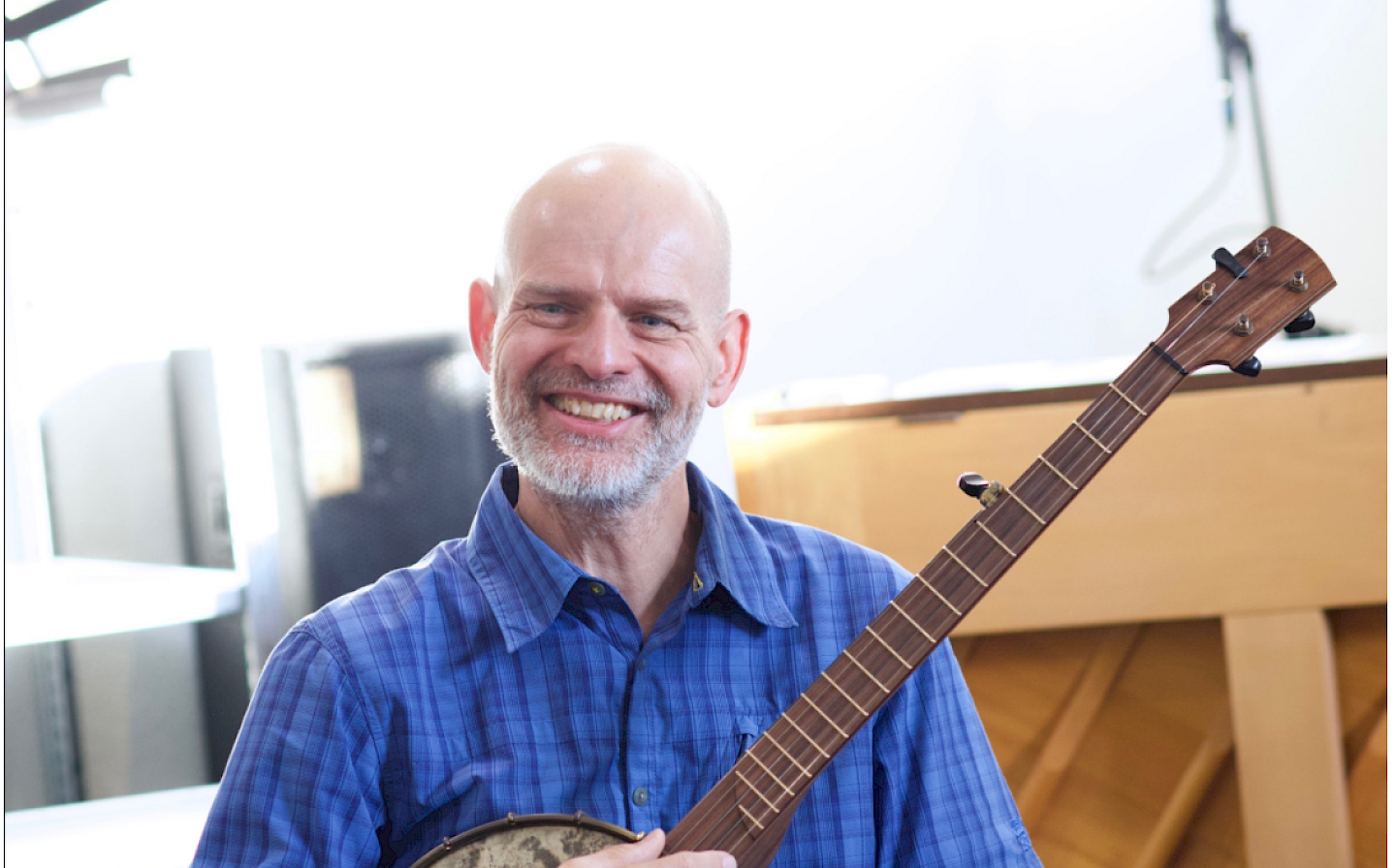 Clawhammer technique for the ukulele