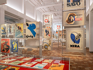 Ausstellung+Avantgarde+%e2%80%93+Grafikdesign+im+Aufbruch+im+Museum+f%c3%bcr+Gestaltung+Z%c3%bcrich%2c+3.+September+2026+%e2%80%93+21.+Februar+2027%2c+Foto%3a+Umberto+Romito+%26+Ivan+%c5%a0uta%2c+Museum+f%c3%bcr+Gestal-tung+Z%c3%bcrich%2fZHdK