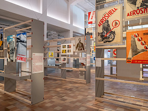 Ausstellung+Avantgarde+%e2%80%93+Grafikdesign+im+Aufbruch+im+Museum+f%c3%bcr+Gestaltung+Z%c3%bcrich%2c+3.+September+2026+%e2%80%93+21.+Februar+2027%2c+Foto%3a+Umberto+Romito+%26+Ivan+%c5%a0uta%2c+Museum+f%c3%bcr+Gestal-tung+Z%c3%bcrich%2fZHdK