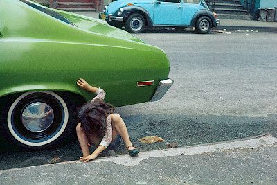 © Helen Levitt, New York, 1976, Dye transfer © Helen Levitt © Film Documents LLC, courtesy Zander Galerie, Cologne.