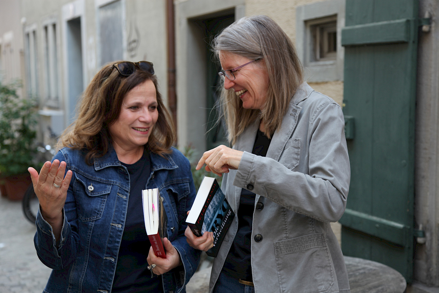 A crime thriller for breakfast – edge-of-your-seat suspense with Petra Ivanov and Gabriela Kasperski