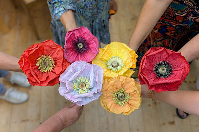 Poppy workshop with papina.ch / Supporting programme: ALLES ECHT!
