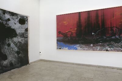 Sigmar Polke, Indigo, 1986; Neid und Habgier II, 1984. Installationsansicht, 42. Biennale von Venedig, 1986 | (c) The Estate of Sigmar Polke / VG Bild-Kunst, Bonn; Foto: Archiv der Anna Polke-Stiftung.